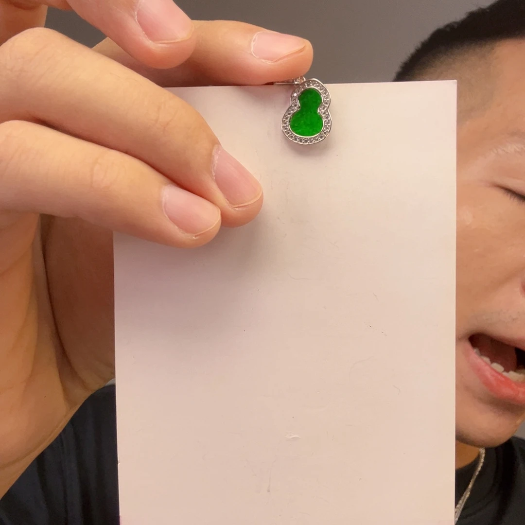 翡翠未镶嵌挂件一件