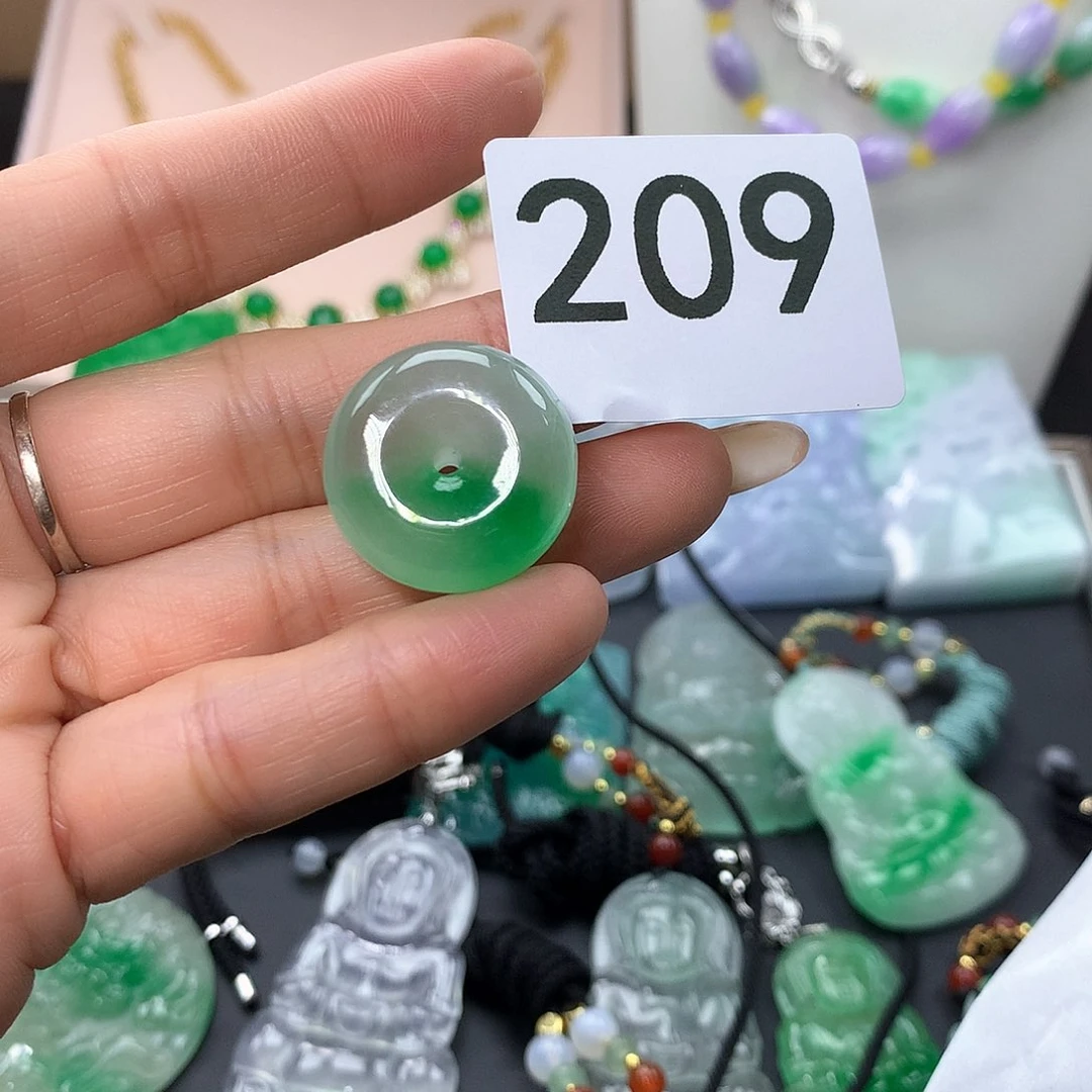 翡翠颈饰未镶嵌是