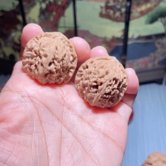 文玩核桃吊坠流**庄32白狮子
