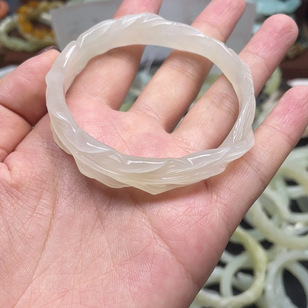 蛇纹石玉未镶嵌手镯