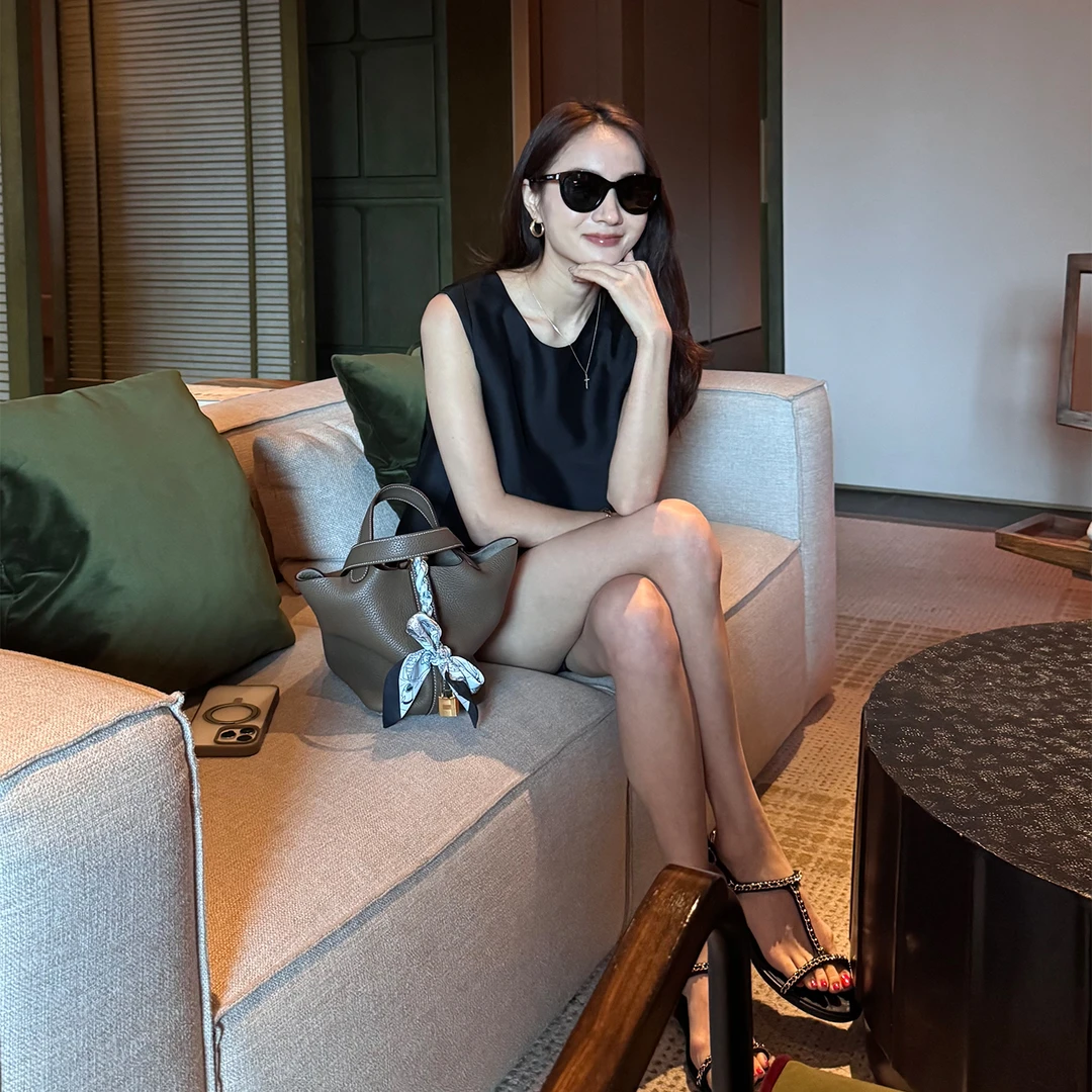 靠谱【经典必buy】篙定品质头层牛皮金/银扣手提菜篮子包KP253097