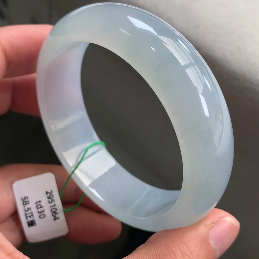 翡翠未镶嵌手镯晴底起胶轮胎