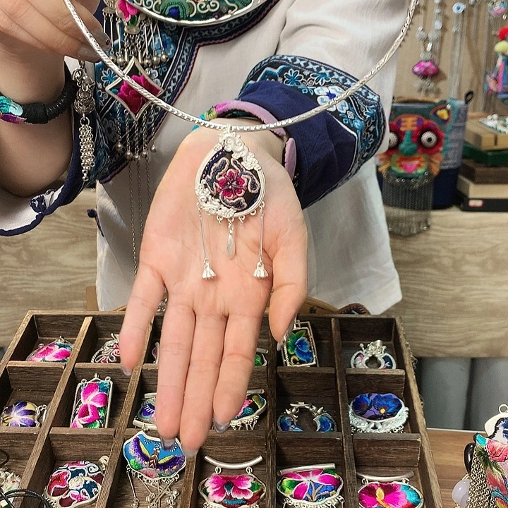 花岗石铁合金吊坠