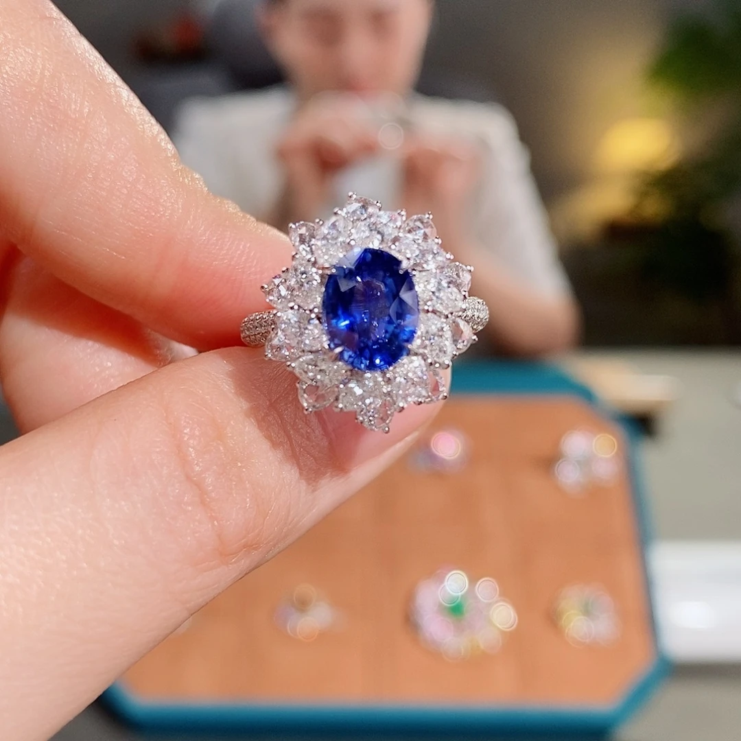 18K金镶嵌戒指蓝宝石2.08ct