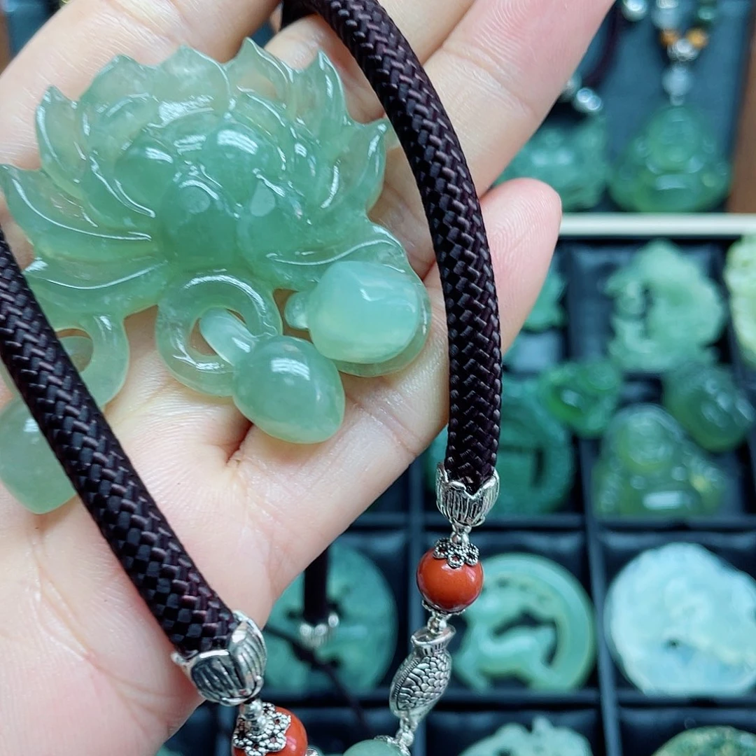 蛇纹石玉未镶嵌颈饰