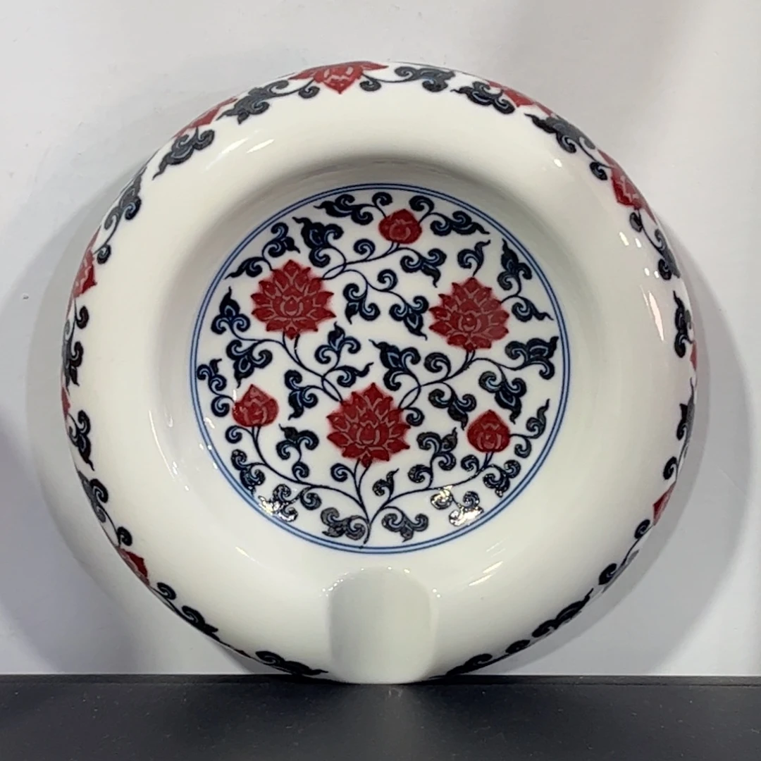 青花釉里红缠枝莲雪茄缸