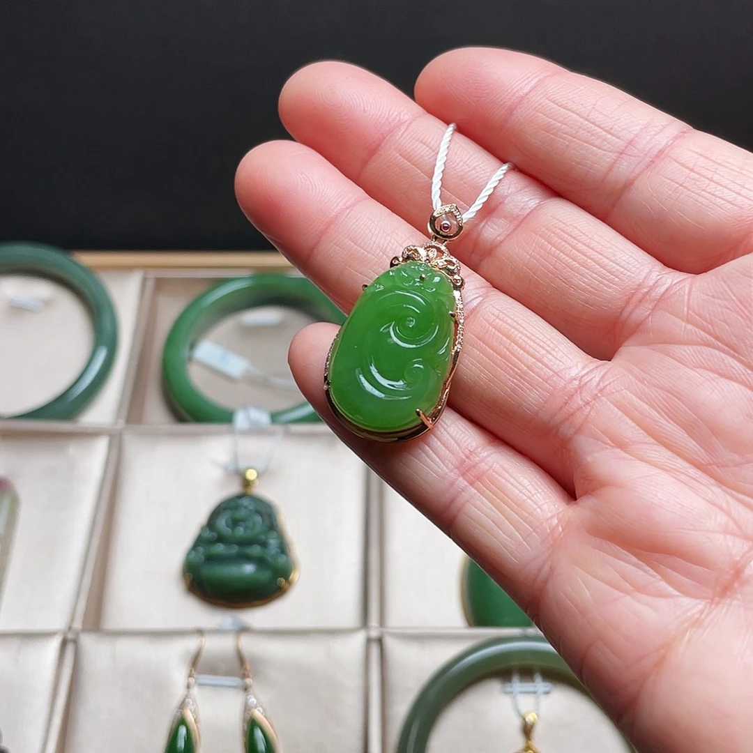 和田玉（碧玉）颈饰18K金镶嵌如意 事事如意