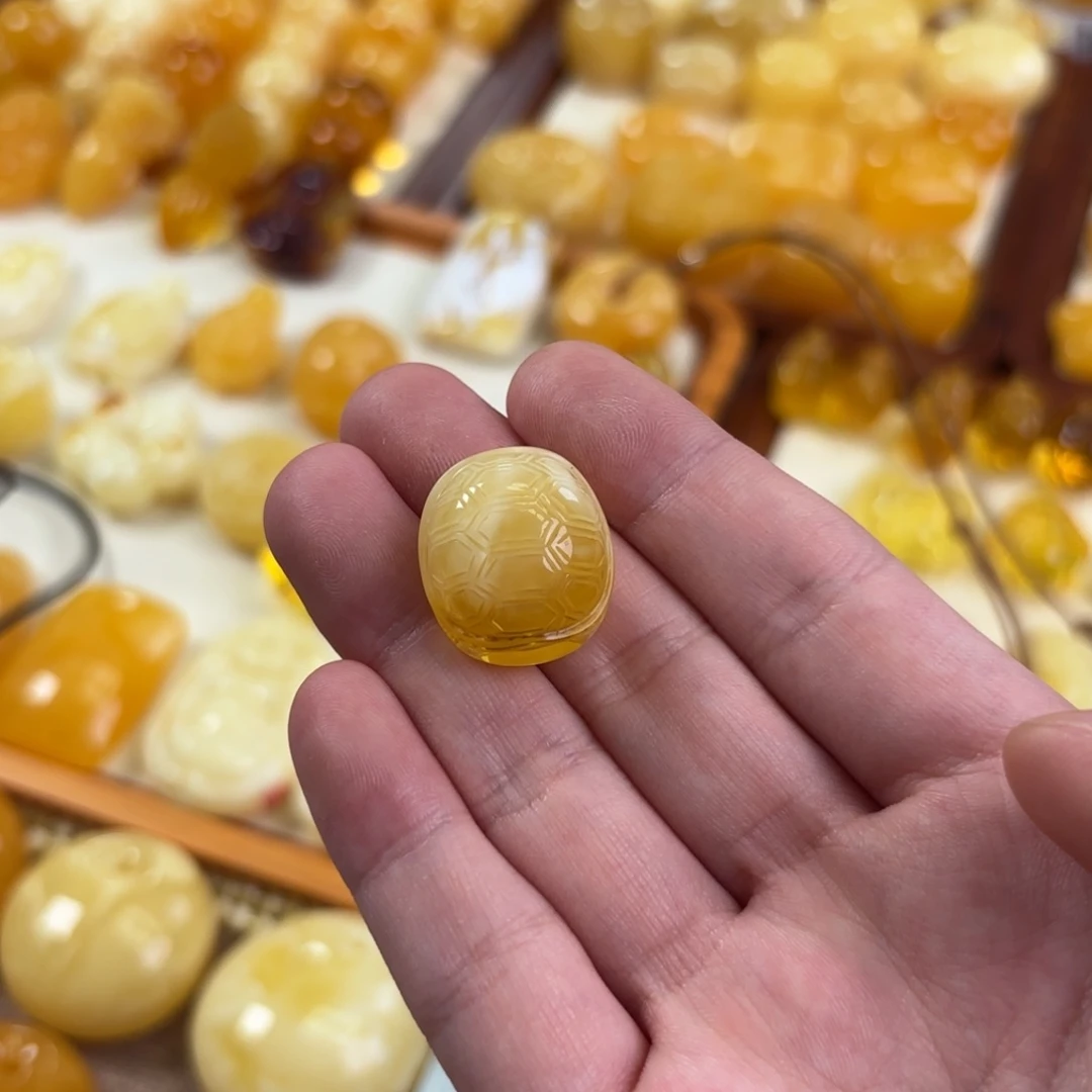 用***8裸石蜜蜡未镶嵌富甲