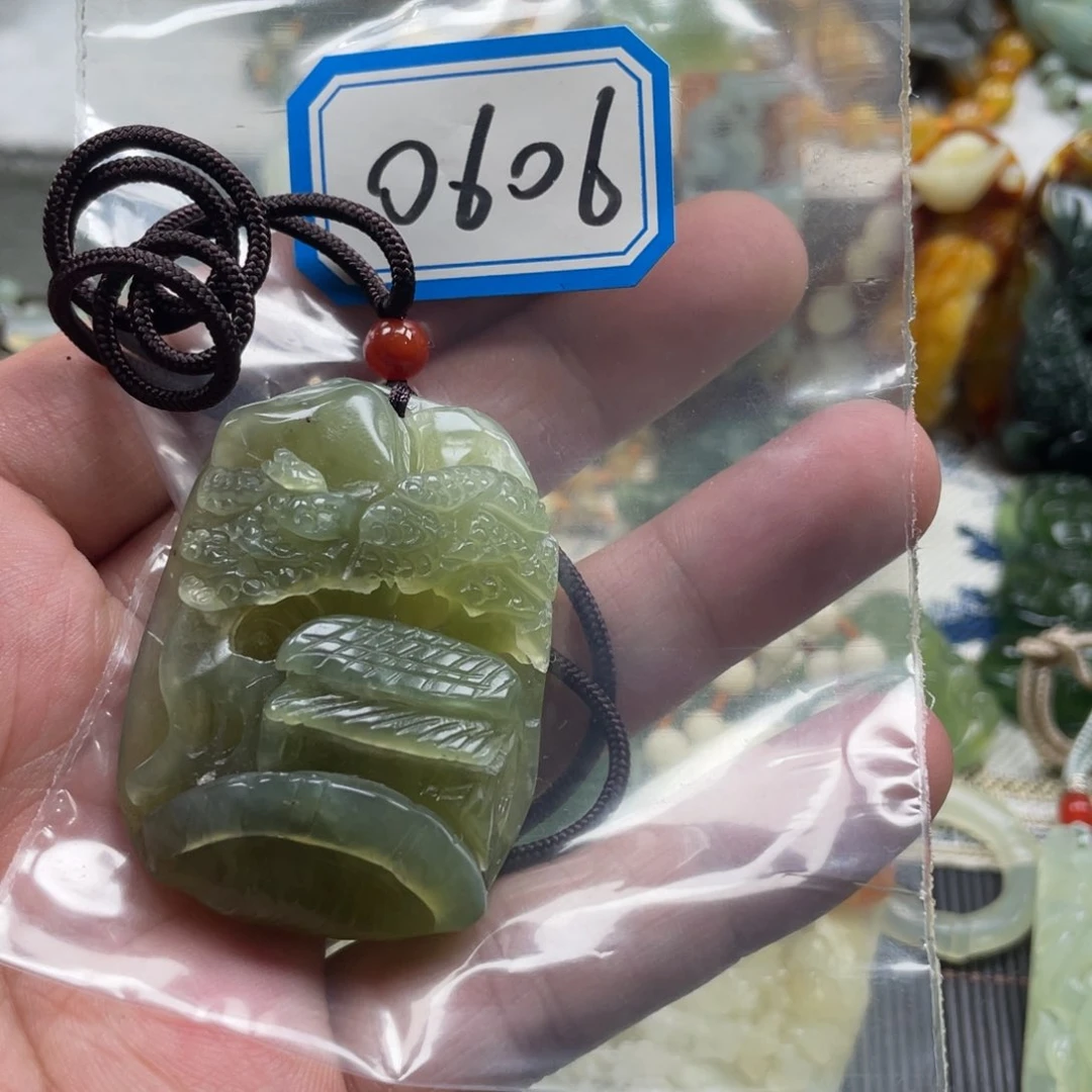 蛇纹石玉颈饰未镶嵌吊坠