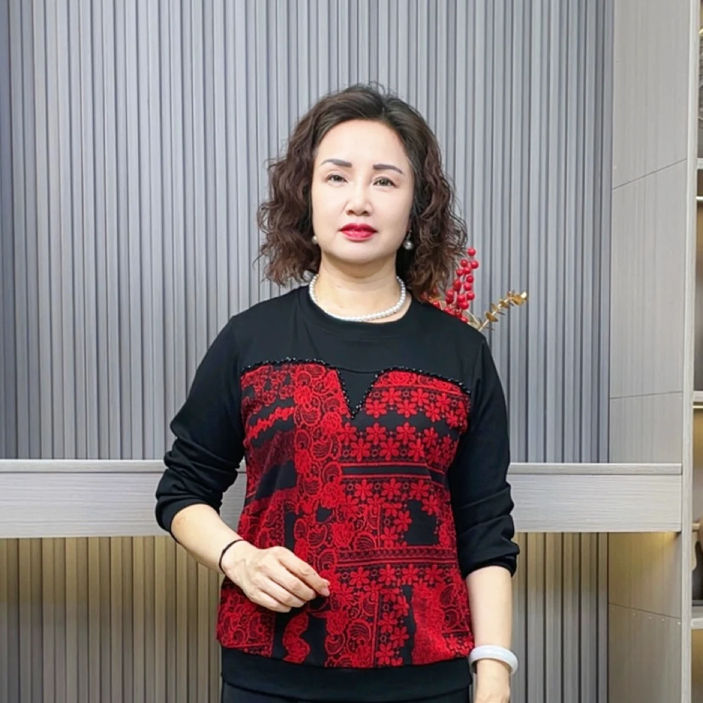 常规款休闲风默认厚度中老年女装中老年长袖圆领宽松妈妈装小衫