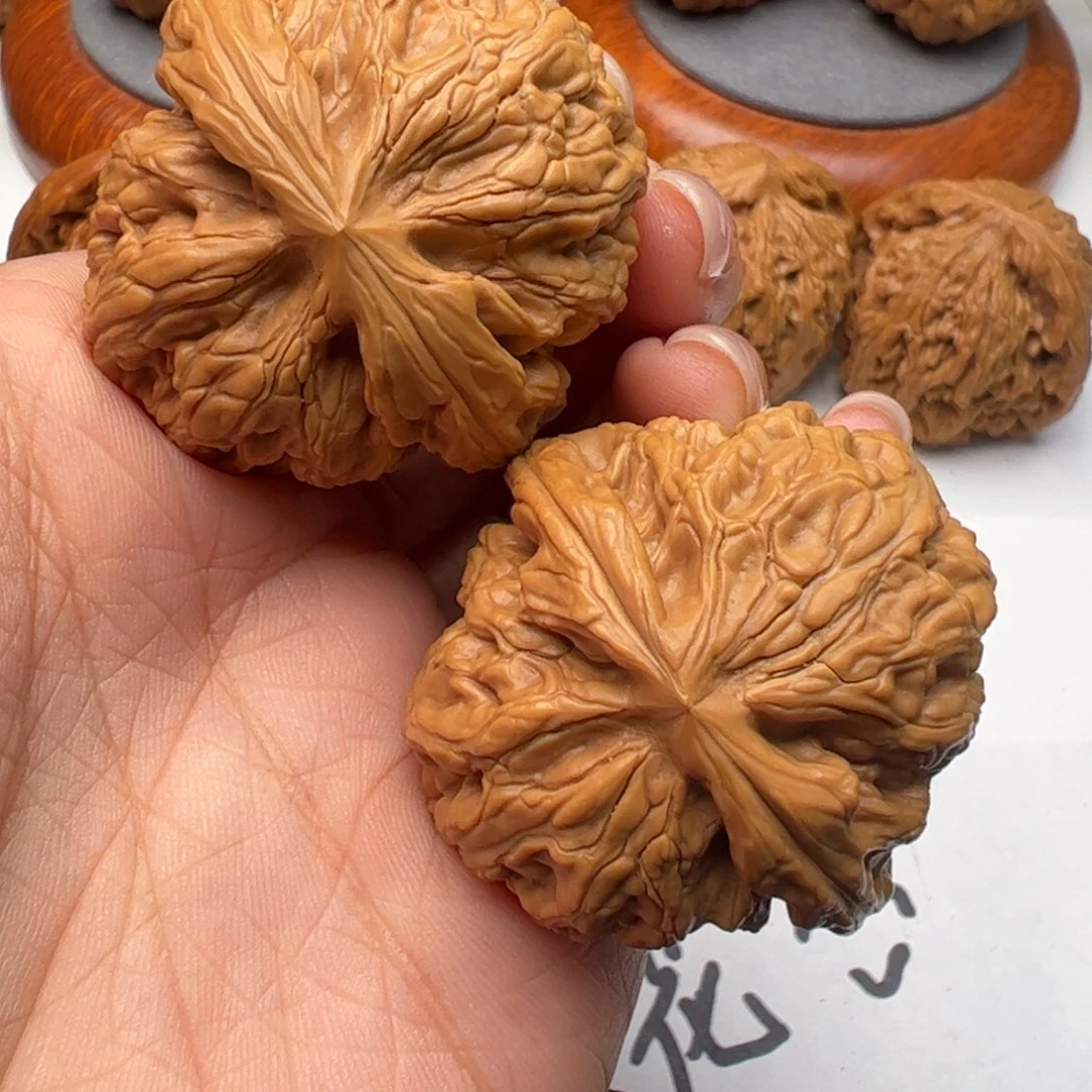 文玩核桃吊坠红锦鲤40