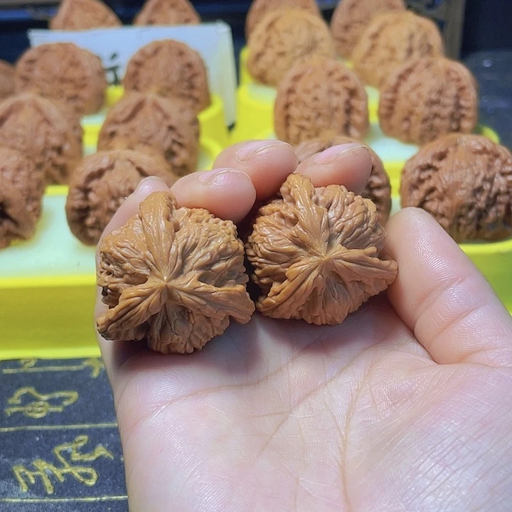 叶***a吊坠文玩核桃白狮子三棱