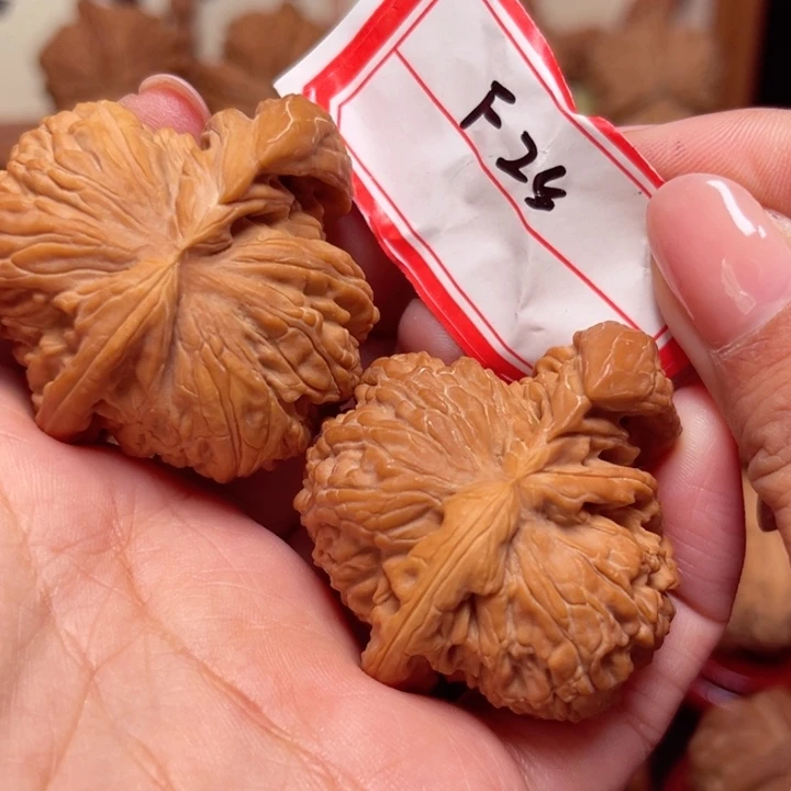 文玩核桃吊坠43白狮子犀牛角25