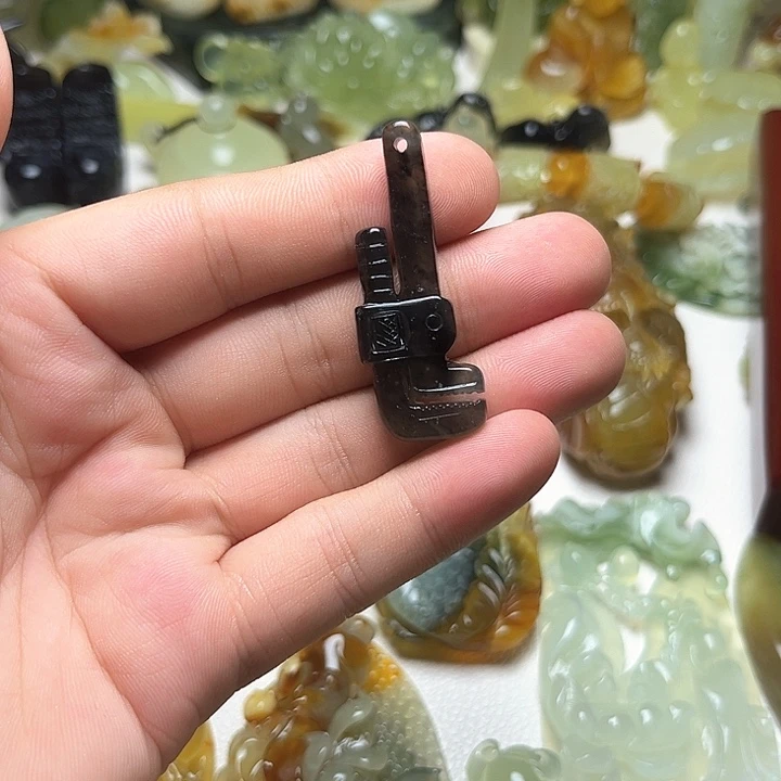 蛇纹石玉未镶嵌颈饰热***天