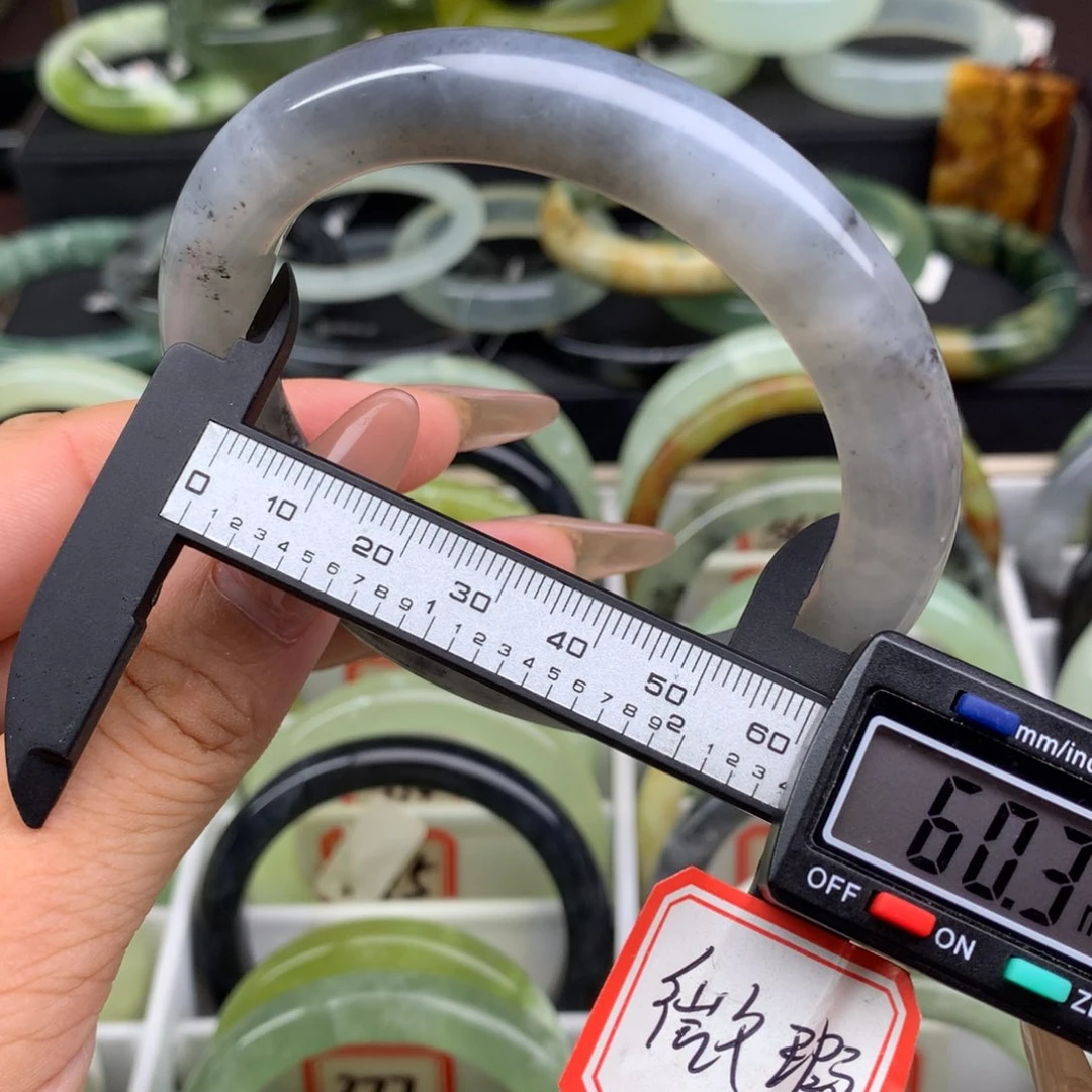 蛇纹石玉未镶嵌手镯400