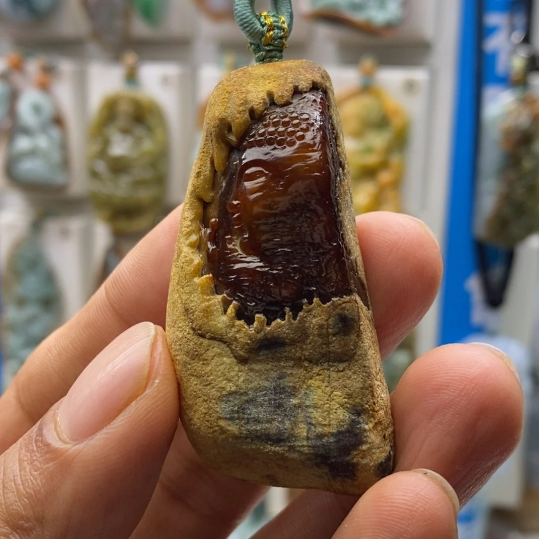 翡翠未镶嵌颈饰佛