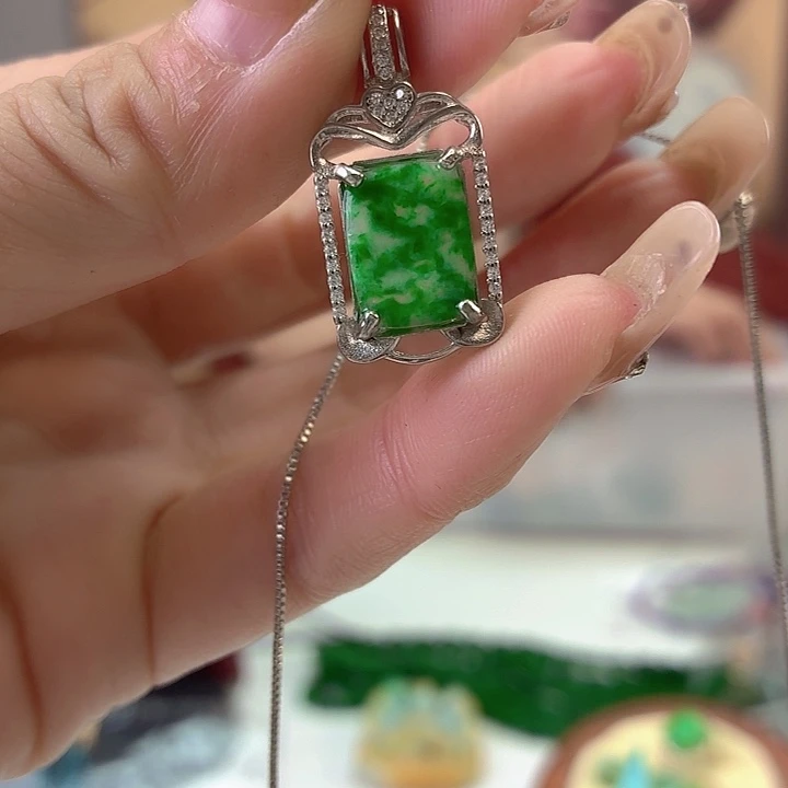 翡翠银S925镶嵌颈饰翡翠