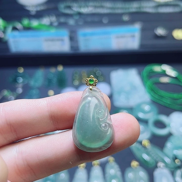 颈饰18K金镶嵌翡翠翡翠