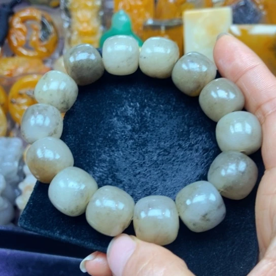 石英质玉（黄龙玉）未镶嵌颈饰