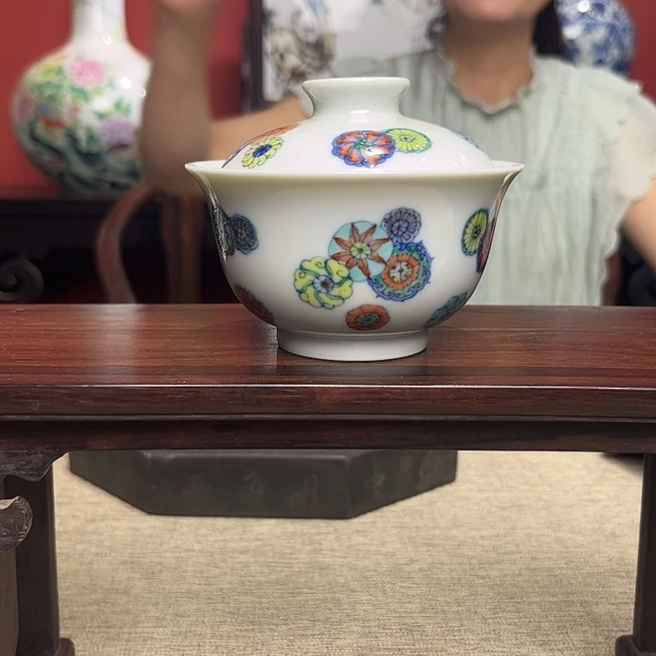 盖碗斗彩皮球花盖碗