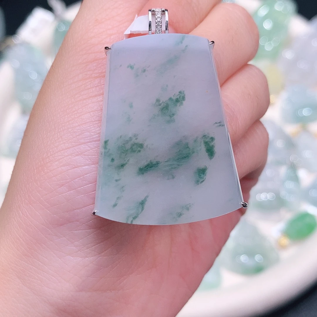 颈饰18K金镶嵌翡翠36.8-28.8-6.5