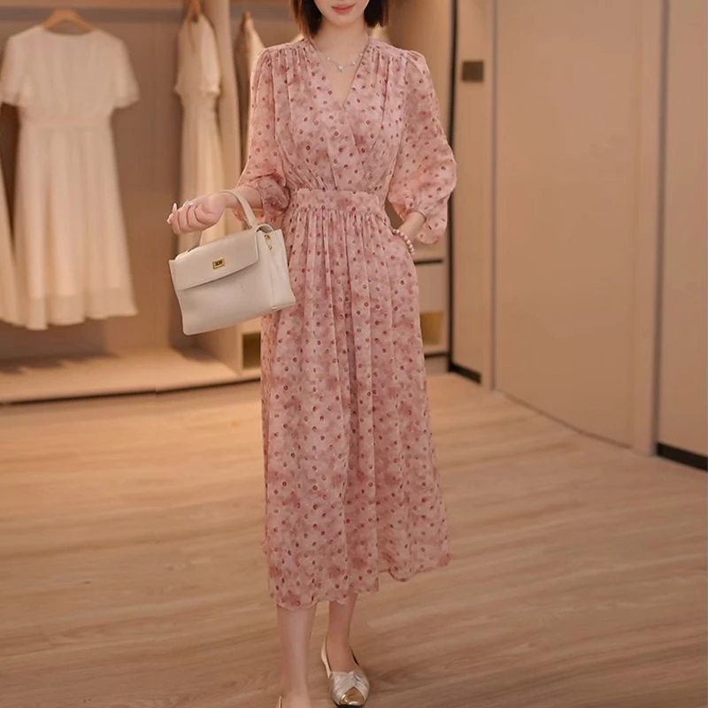 法式时尚浪漫粉色波点裙2025夏季新款七分袖印花设计感绑带连衣裙