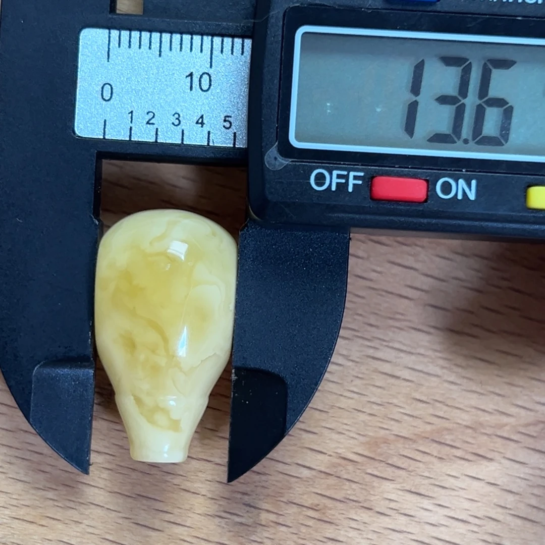 裸石琥珀未镶嵌三通