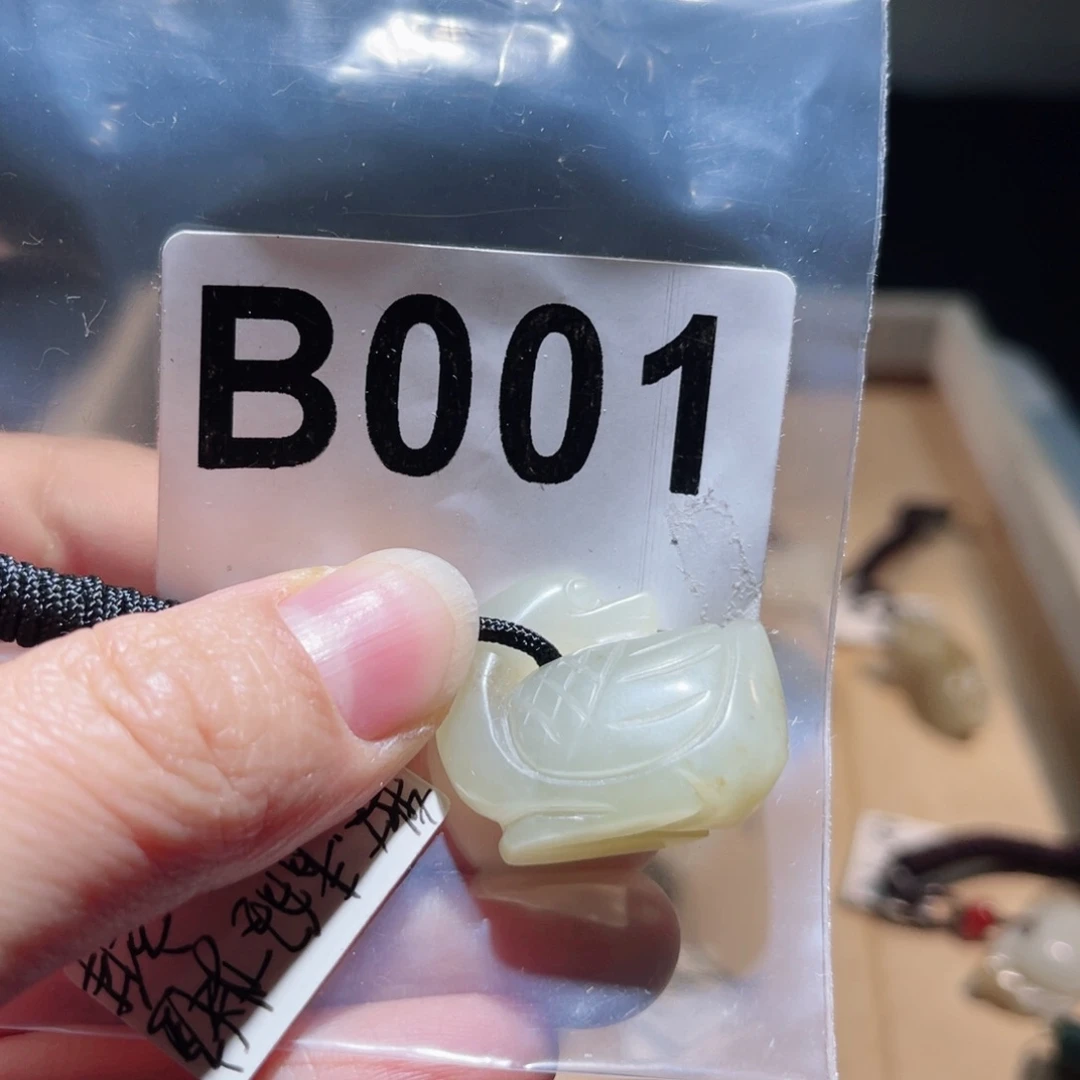 @***孩和田玉未镶嵌颈饰