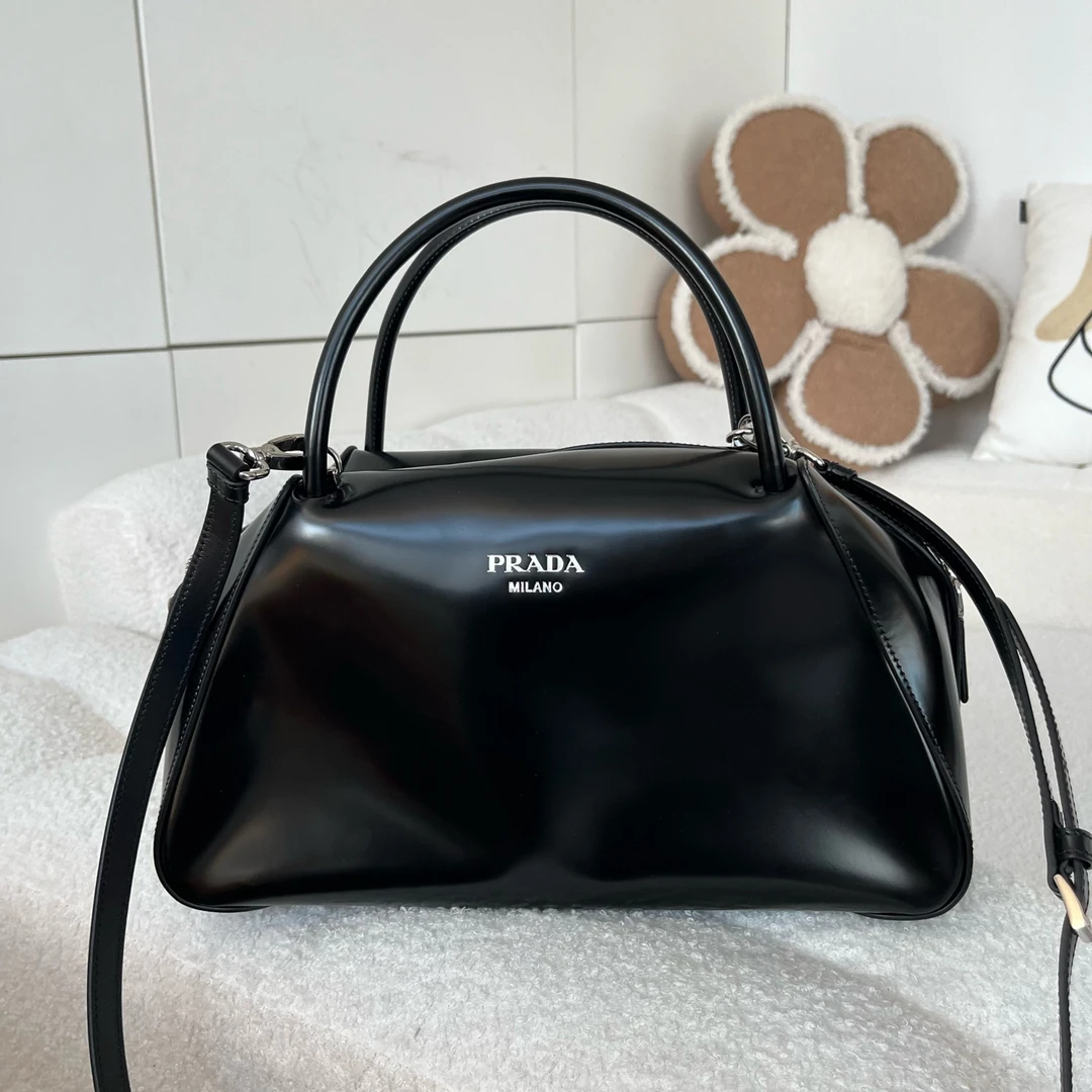 未使用 Prada/普拉达 /拉保龄球手提包中号黑银亮面/斜挎包Y