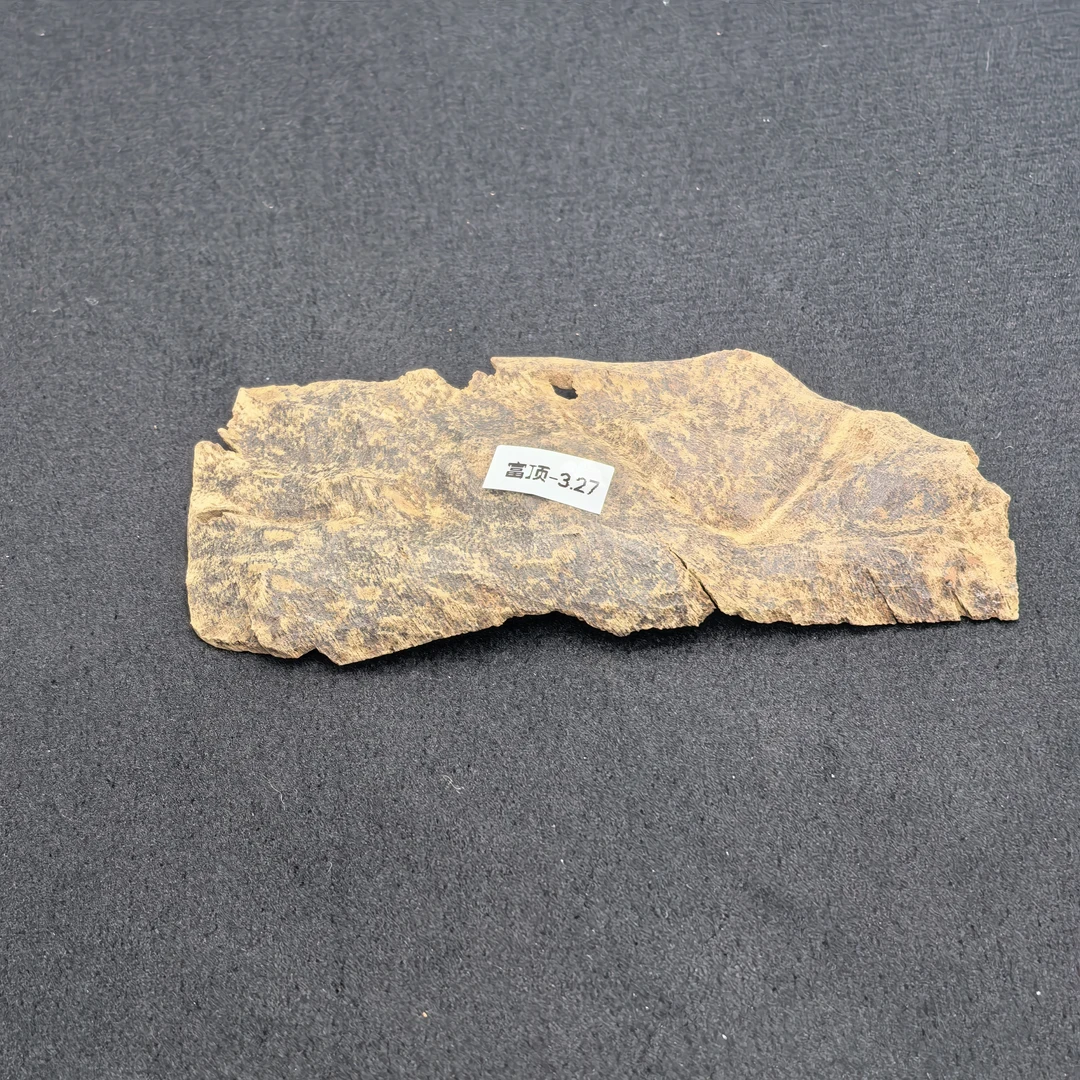 重约3.27克 250212富顶/85（料）天然木艺