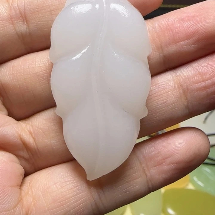 新疆老料精品大叶有成吊坠配饰