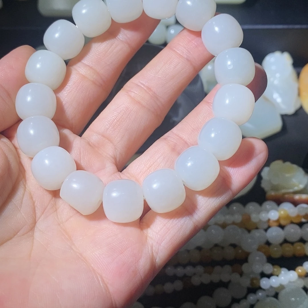 颈饰未镶嵌和田玉（白玉）请***幕