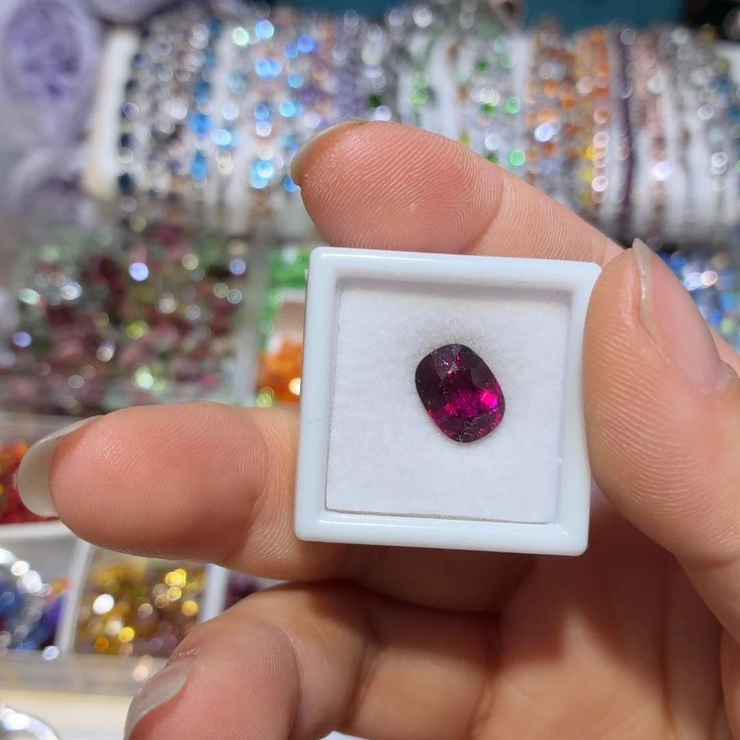 石榴石（紫牙乌）裸石未镶嵌3.7克拉支持复检有棉