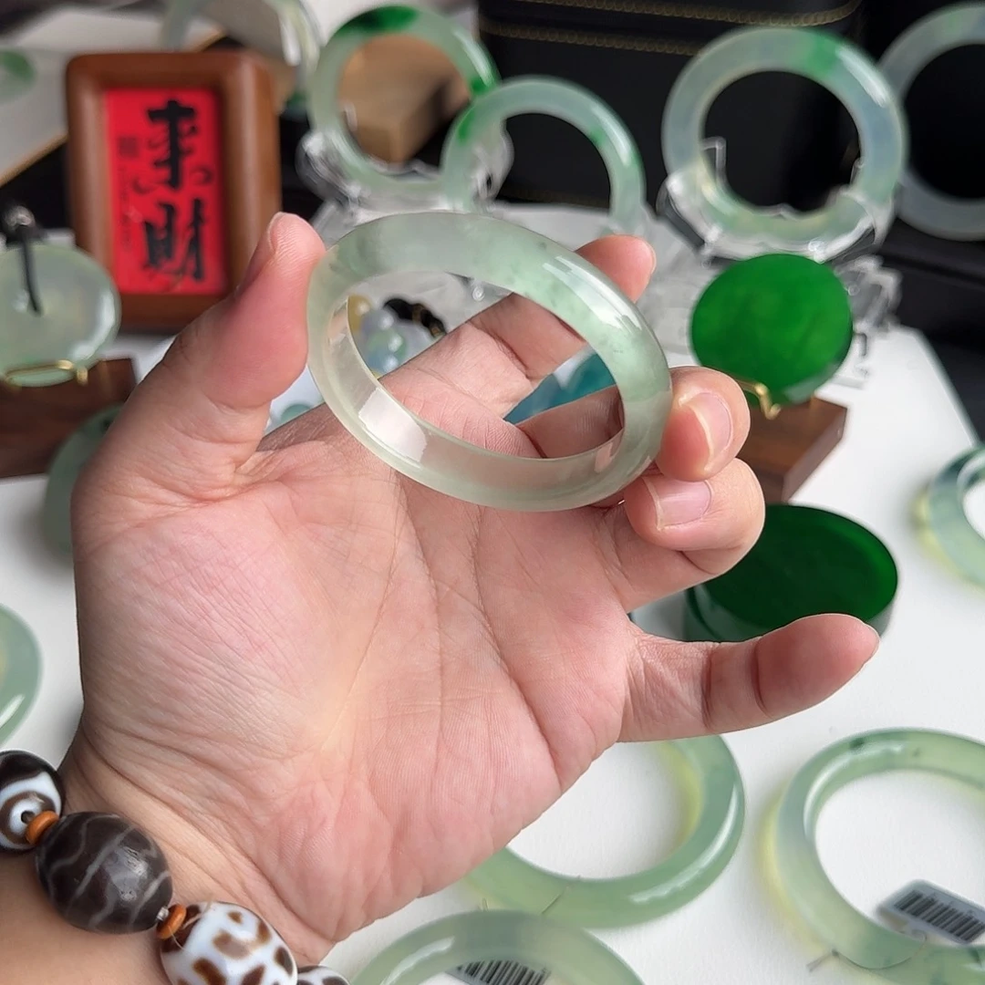 聪***.珐琅非金属飘花贵妃51圈口