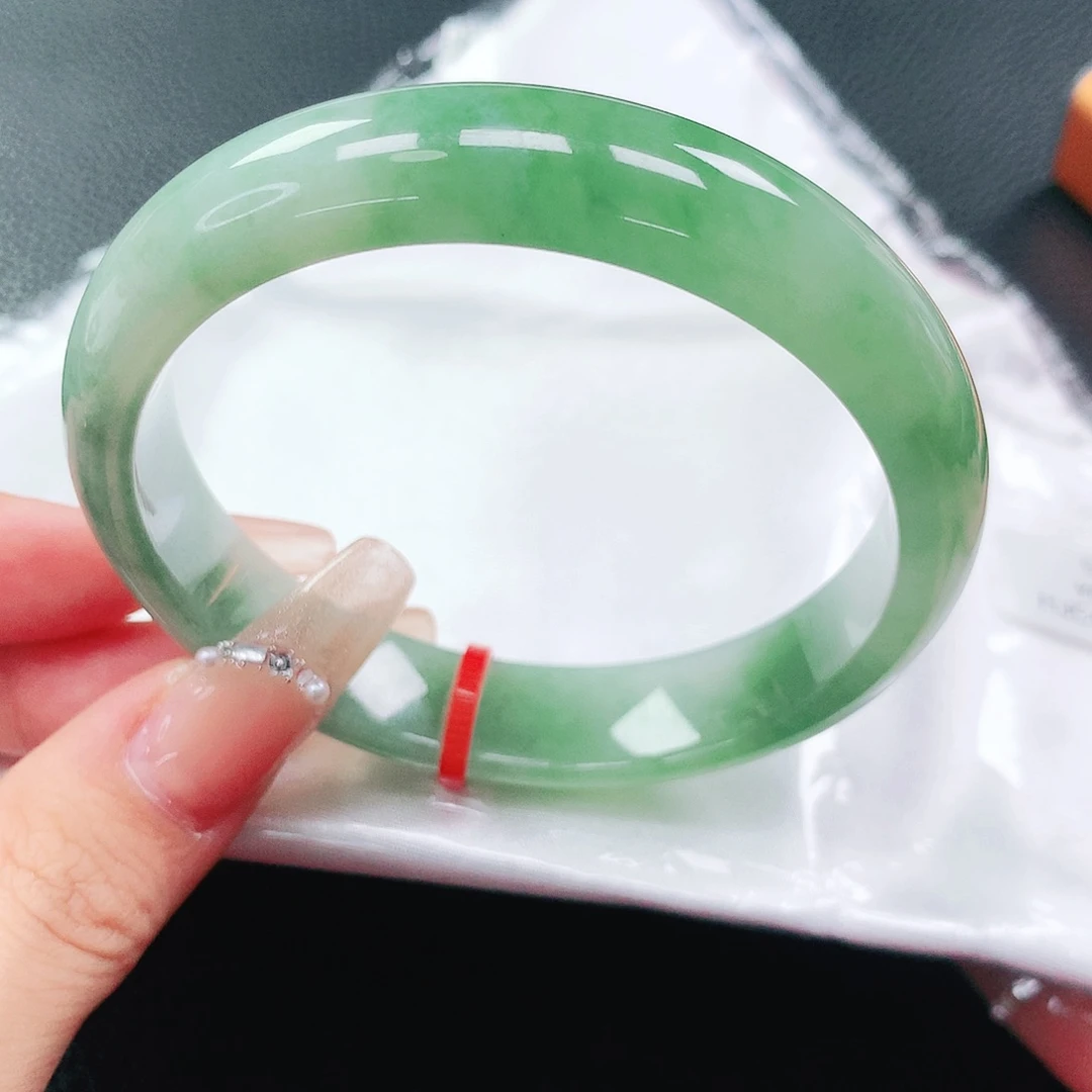 翡翠手镯未镶嵌58圈