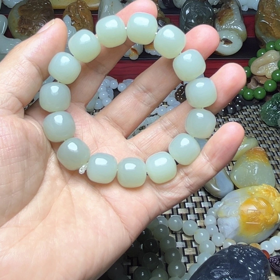 邱***焱未镶嵌手链和田玉