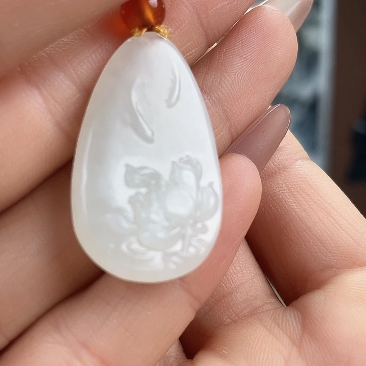 颈饰未镶嵌和田玉（糖玉）