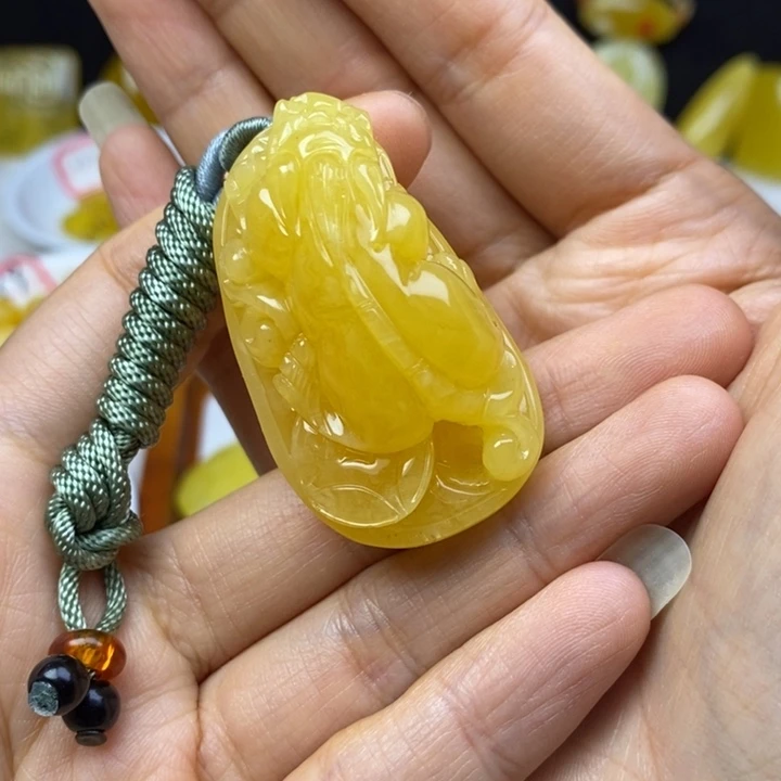 桀***驯蜜蜡未镶嵌裸石瑕疵