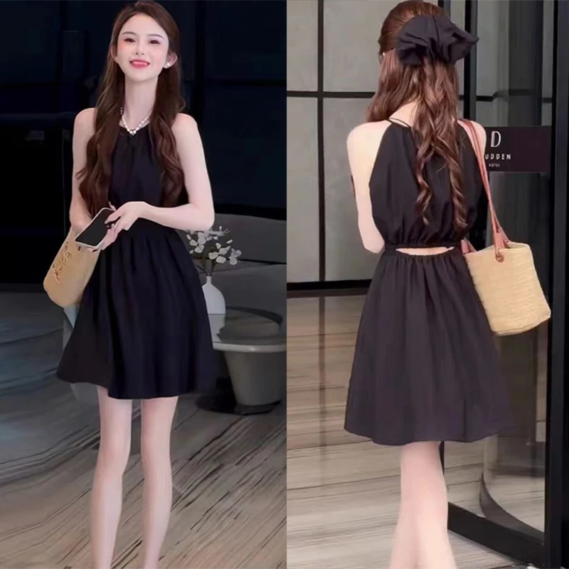 法式时尚露腰连衣裙女夏季2025新款小众收腰显瘦炸街吊带裙小黑裙