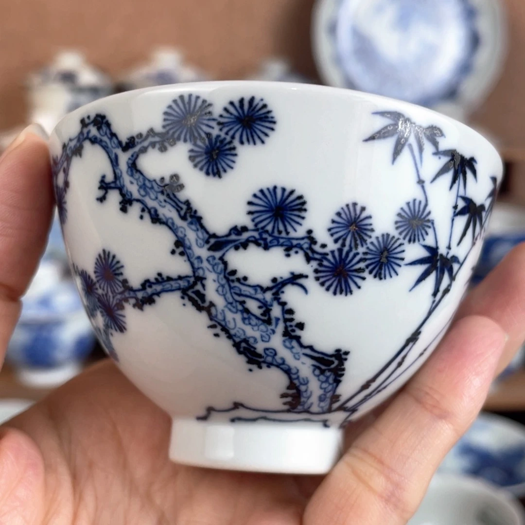 青花手绘仿明松竹梅鸡心杯