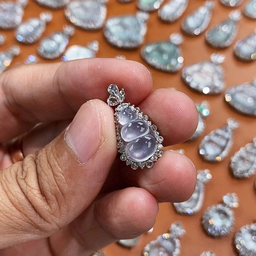 翡翠18K金镶嵌颈饰啊啊啊啊啊