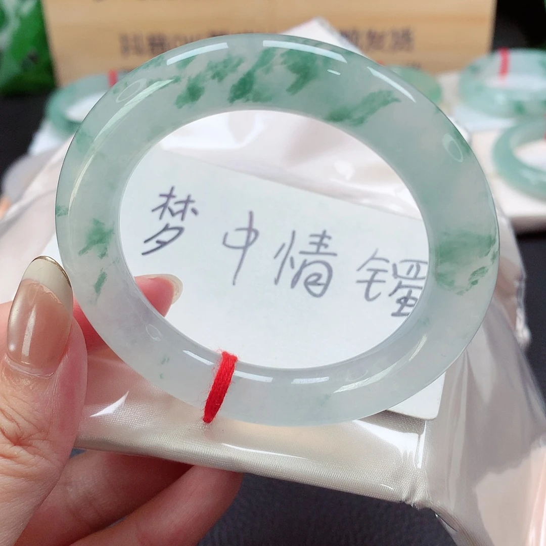 未镶嵌手镯（圆镯）翡翠天然a货翡翠