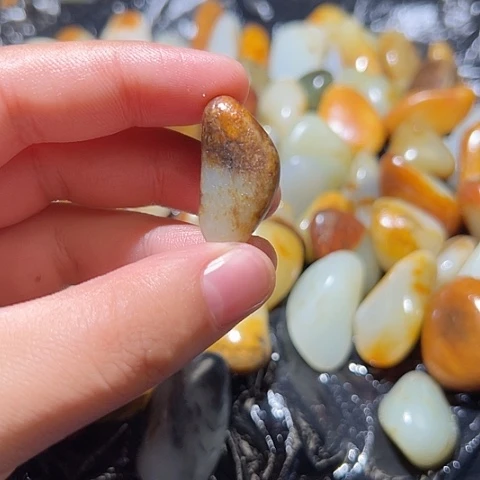 和田玉（糖玉）未镶嵌颈饰8克