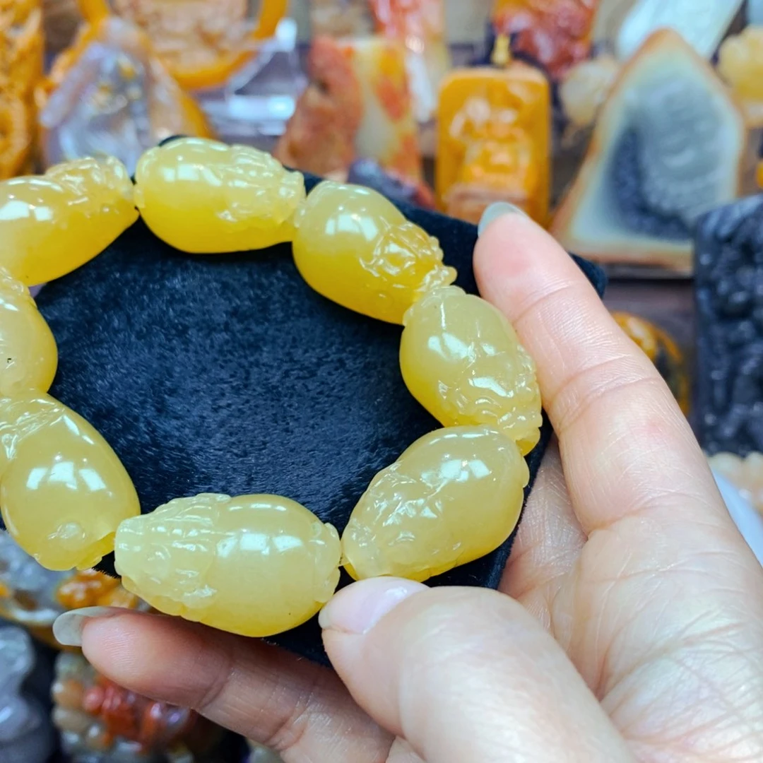 未镶嵌石英质玉（黄龙玉）颈饰
