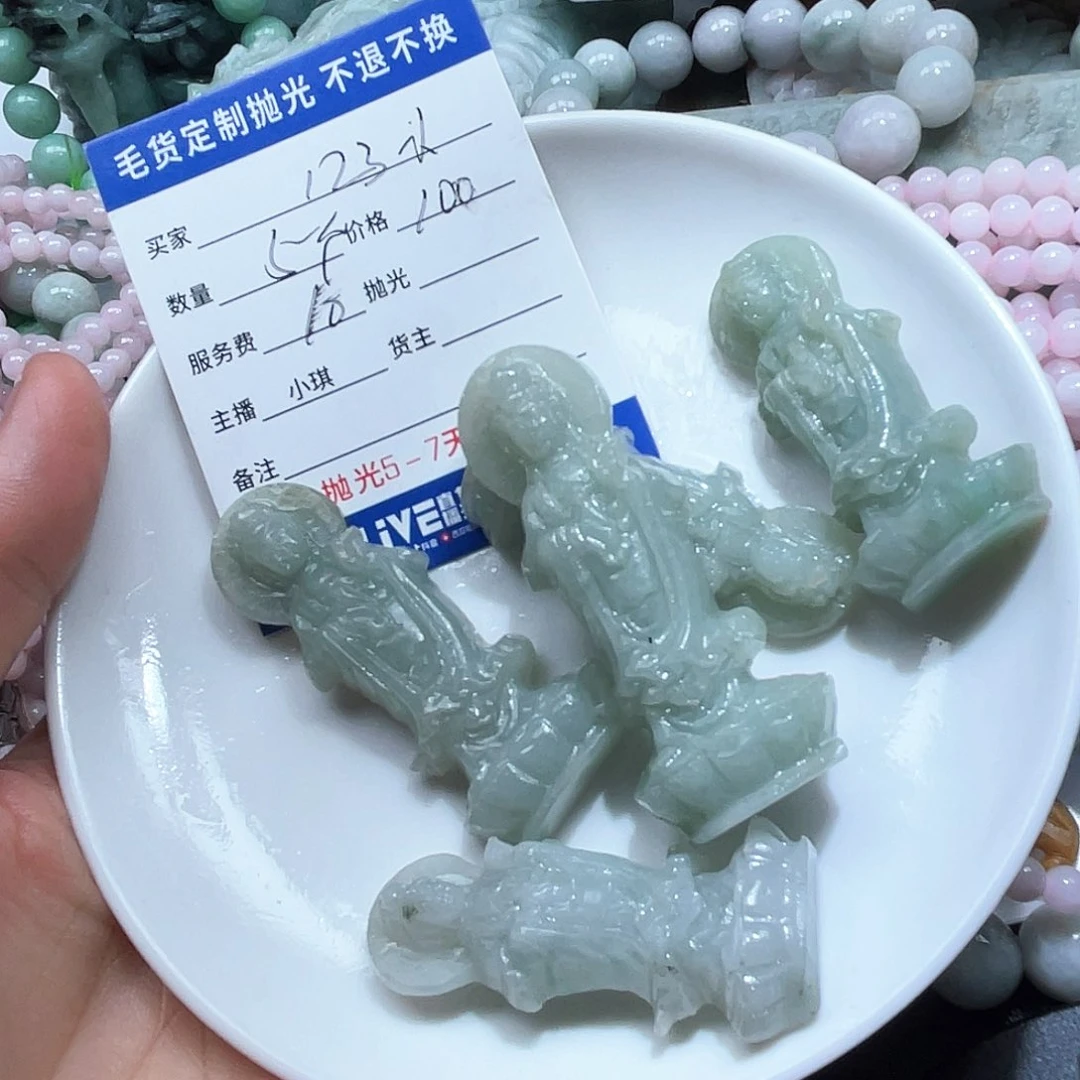 1***小翡翠未镶嵌颈饰在