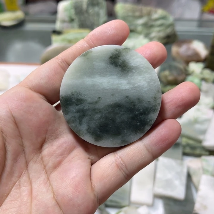 独山玉未镶嵌颈饰