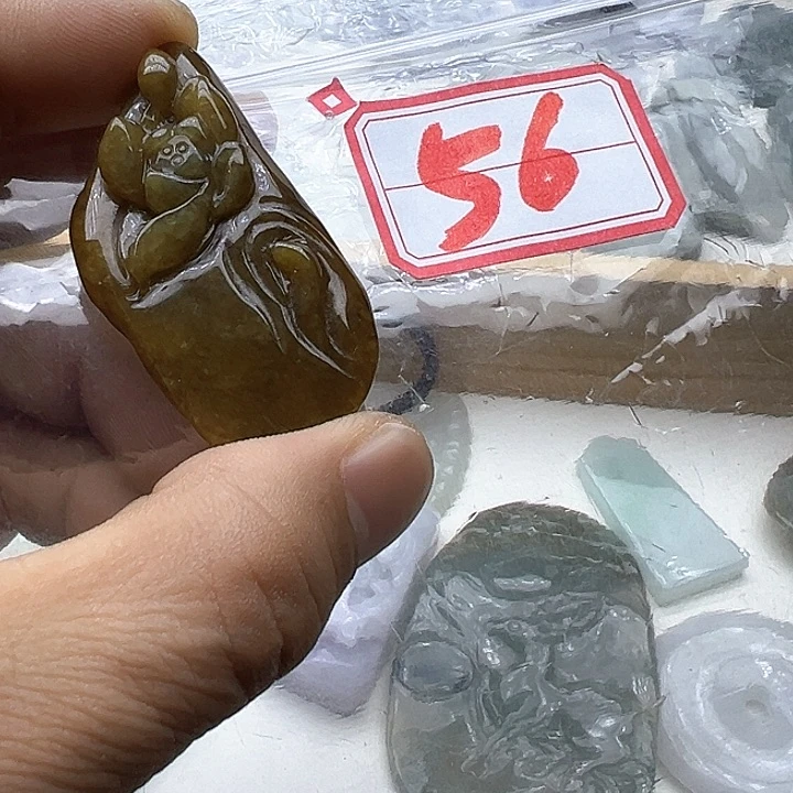翡翠颈饰未镶嵌向*葵