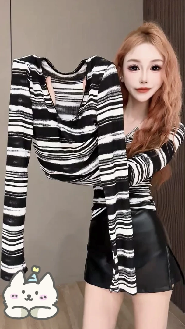 今年流行V领撞色条纹长袖T恤女2025早秋新款气质修身显瘦百搭上衣