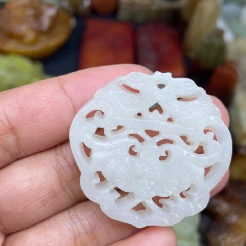 蛇纹石玉未镶嵌颈饰2