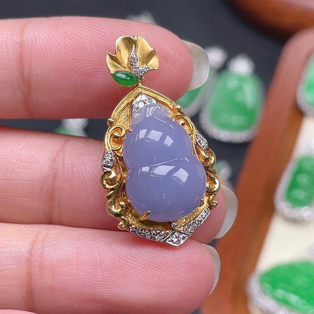 翡翠18K金镶嵌颈饰紫葫芦